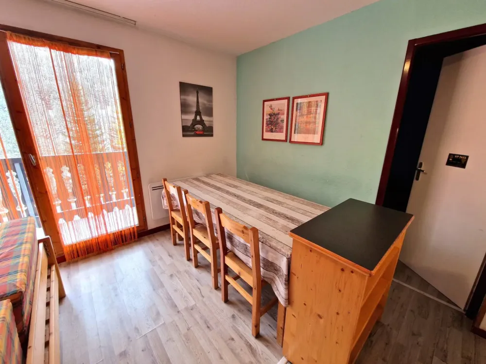 2 pièces +cabine 6/8 personnes coeur station 42m²