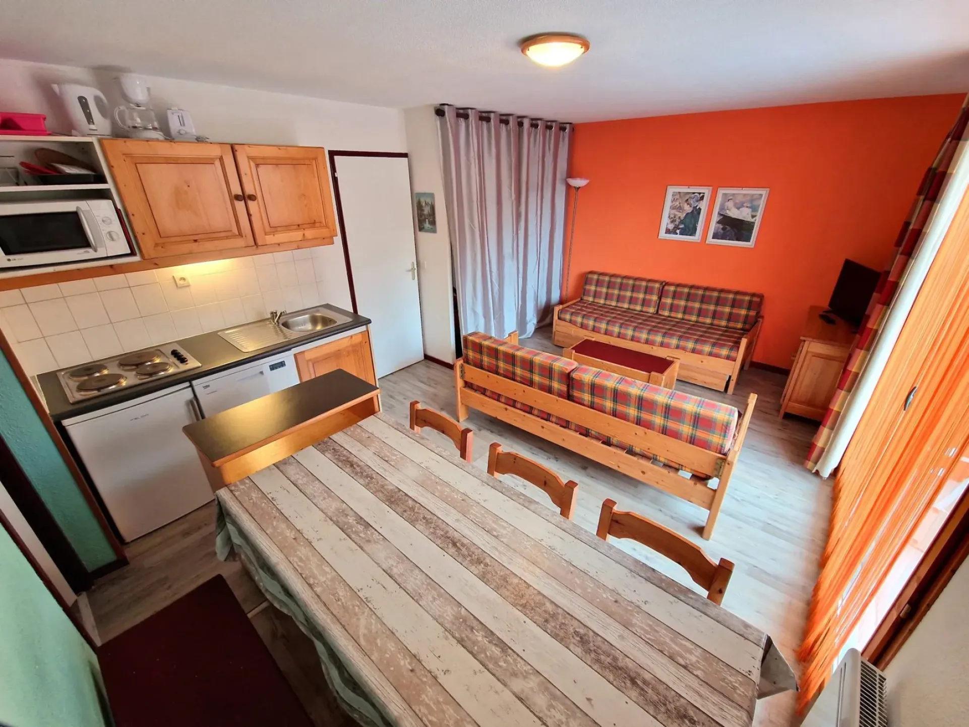 2 pièces +cabine 6/8 personnes coeur station 42m²