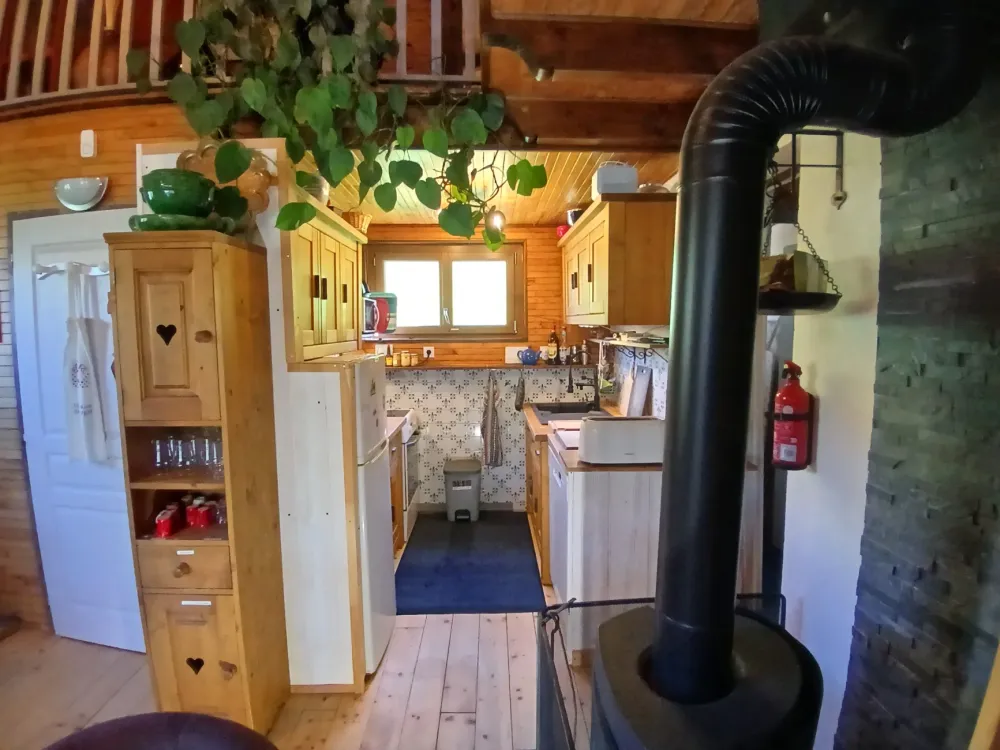 Coin cuisine et poêle à bois