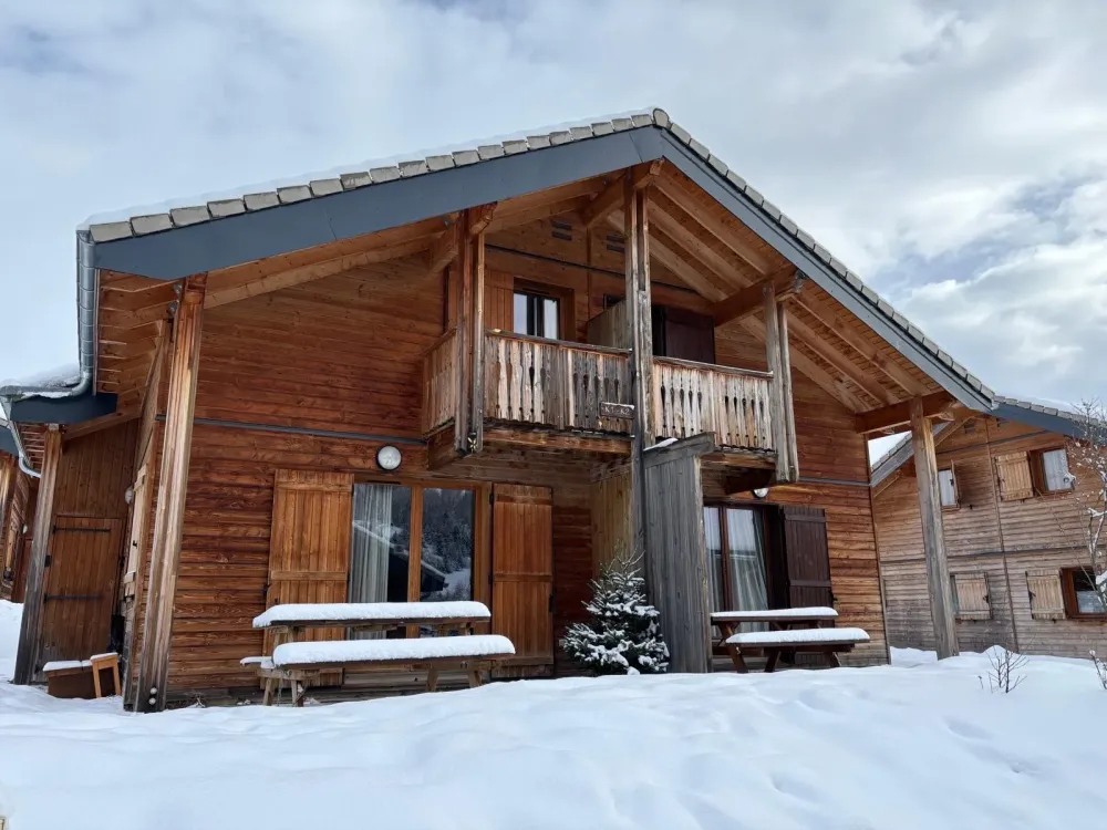 Demi chalet avec vue sur les pistes