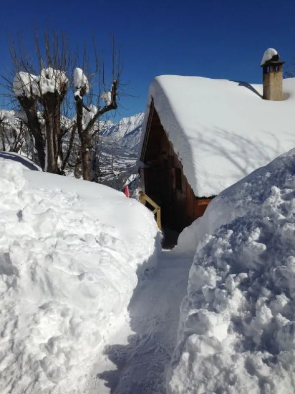 L'arrivée sur le chalet l'hiver