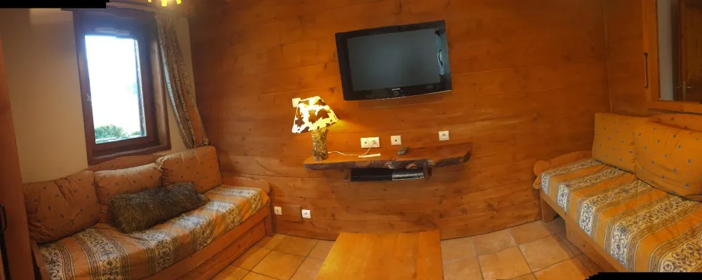 le salon (convertible en chambre pour la nuit)