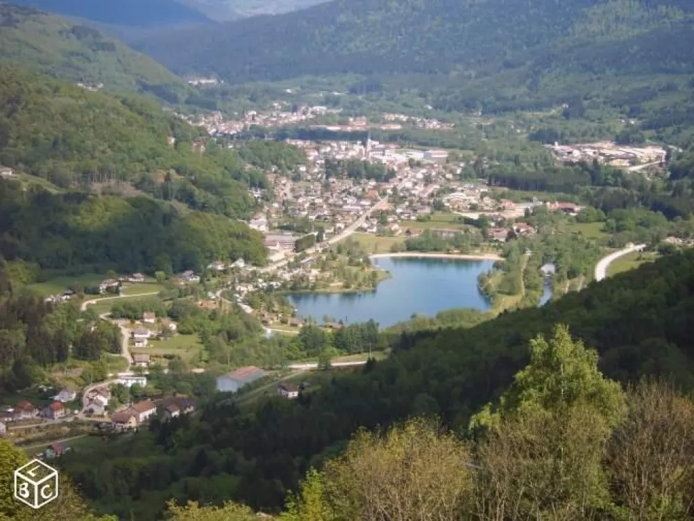 vue aérienne du village de Saulxures sur Moselotte 