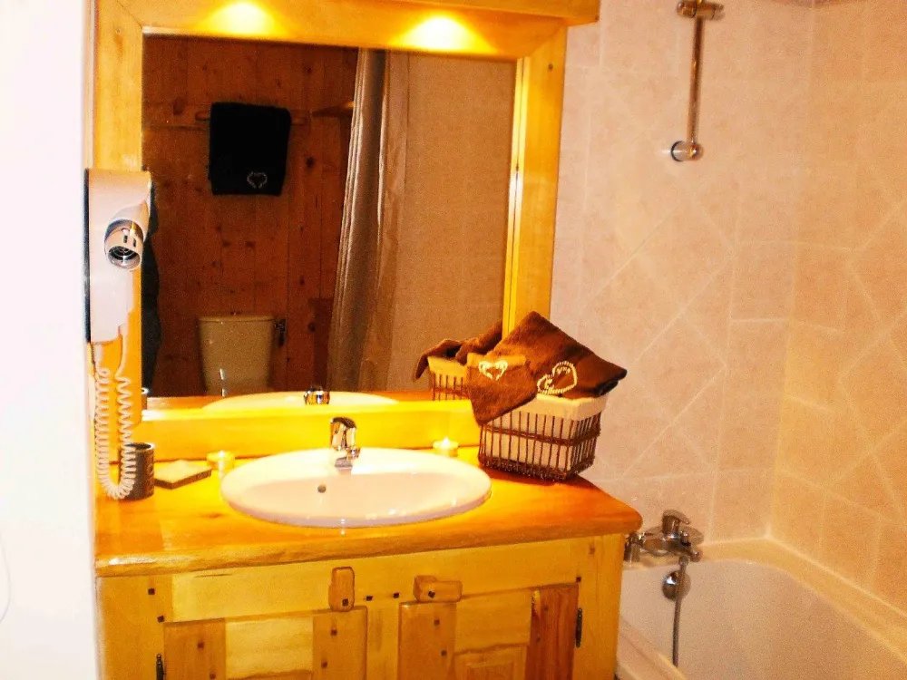 salle de bain baignoire lavabo wc