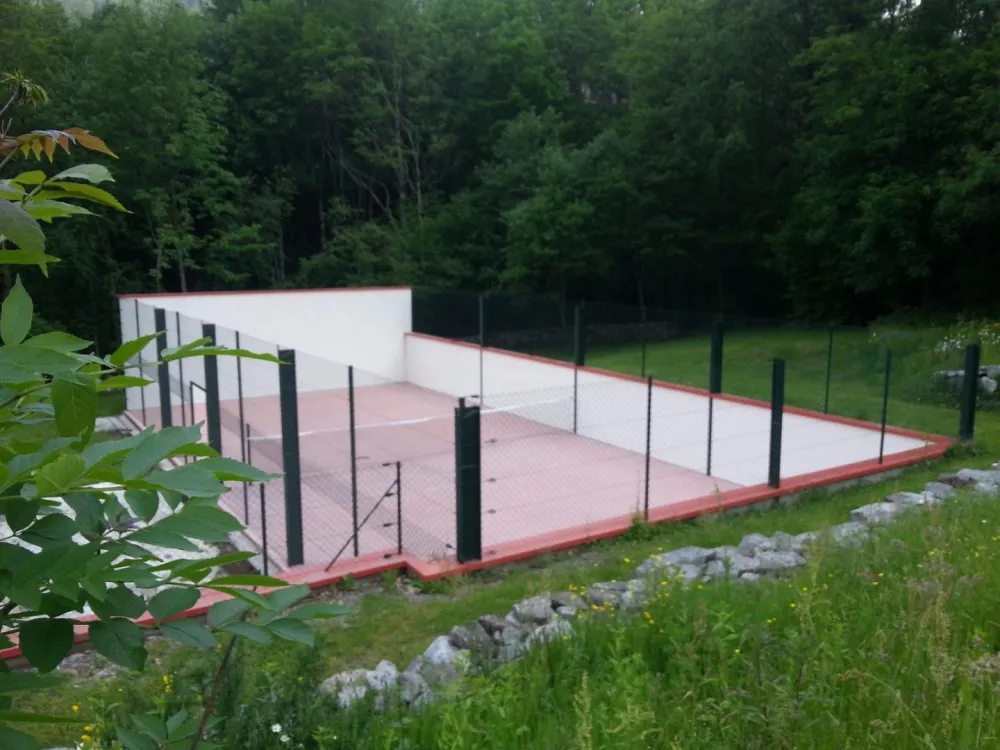 mais aussi TERRAIN DE TENNIS PRIVE. 