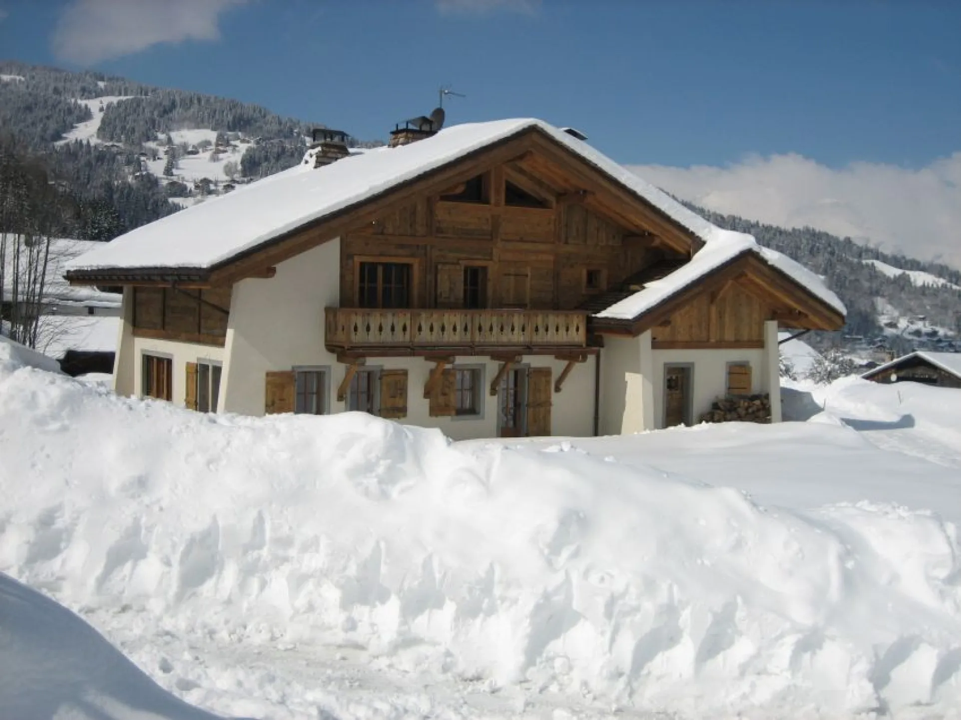 En arrivant, vue du chalet, côté est 