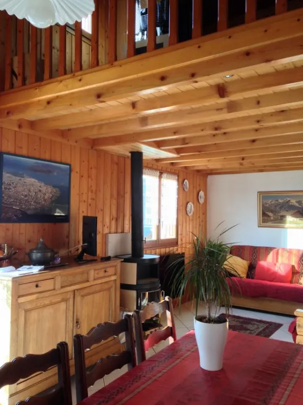 Agréable chalet independant - location du dimanche au dimanche.