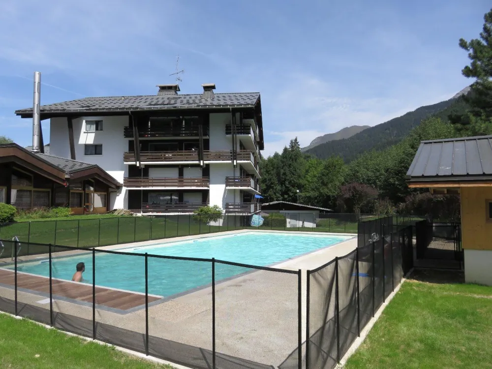 Piscine de la résidence disponible l'été, de début juillet à mi-septembre.