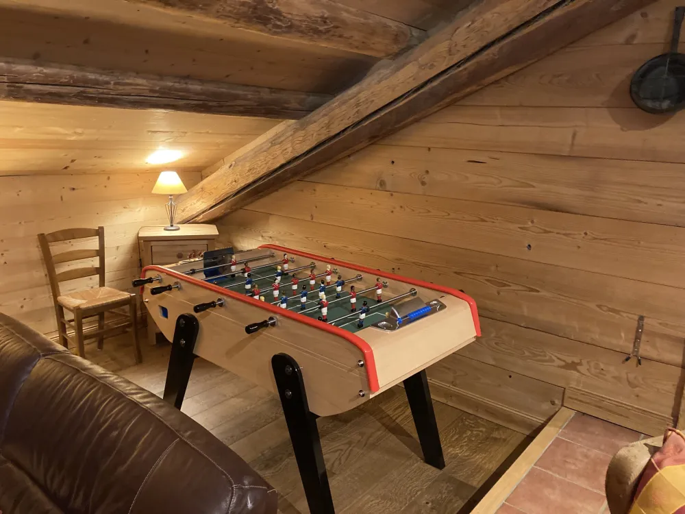 Au bon vieux temps n°1, 200 m2, wifi 2 giga gratuit, sauna, 2 jacuzzis (int & ext), local à ski / vélo, baby-foot , billard.