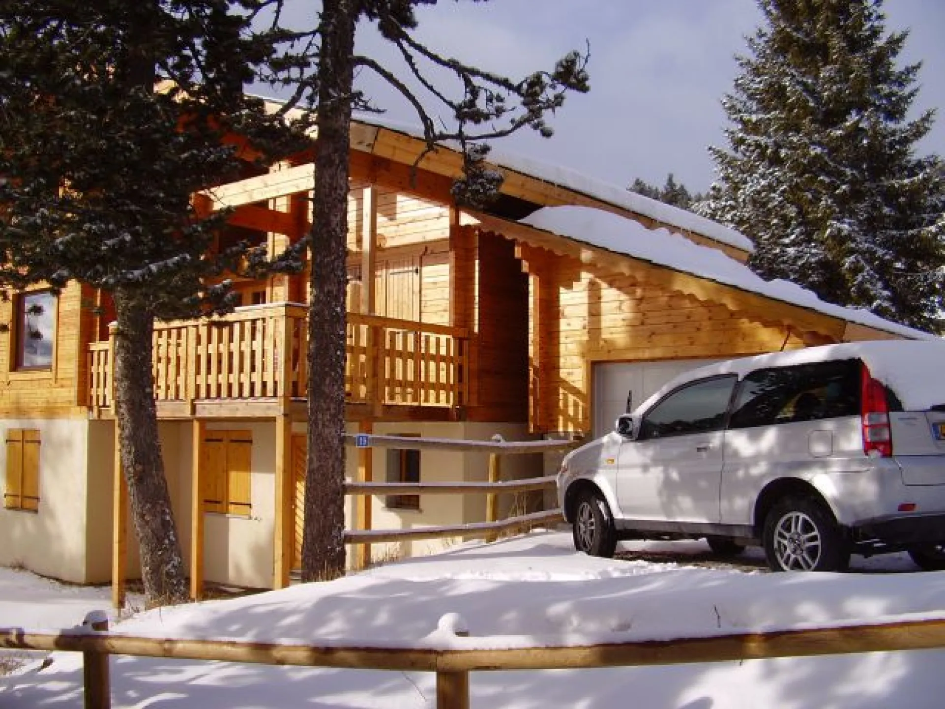 Chalet sous la neige + parking et garage