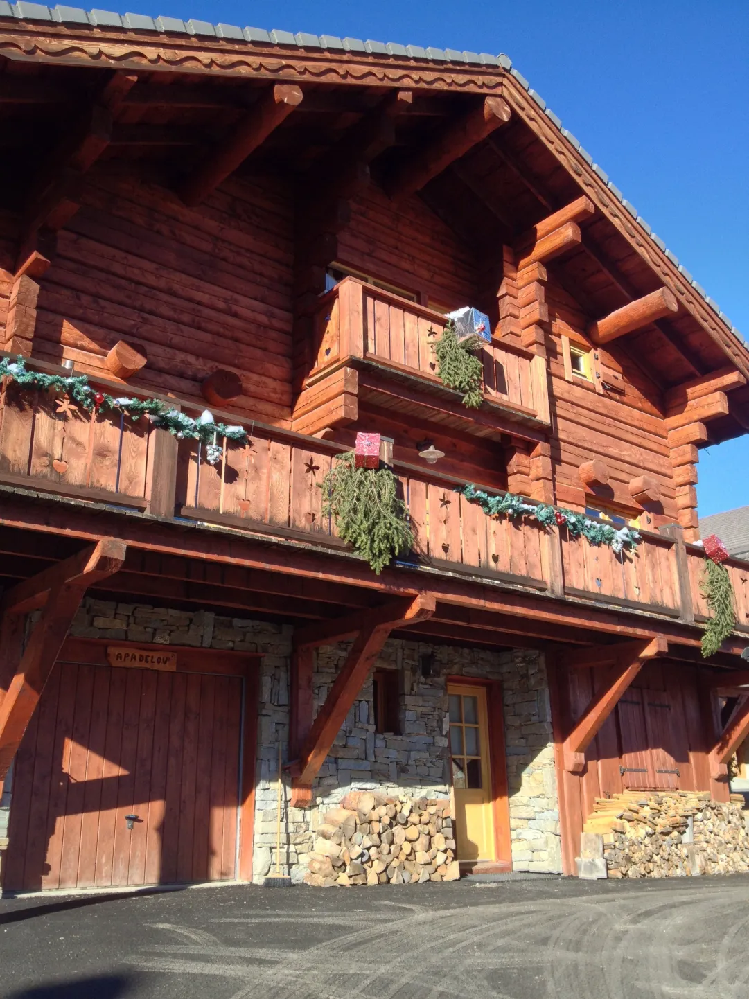 Chalet 4* pied des pistes, 14 pers, 5 chambres, 3 sdb, 3 wc, vue imprenable !!!