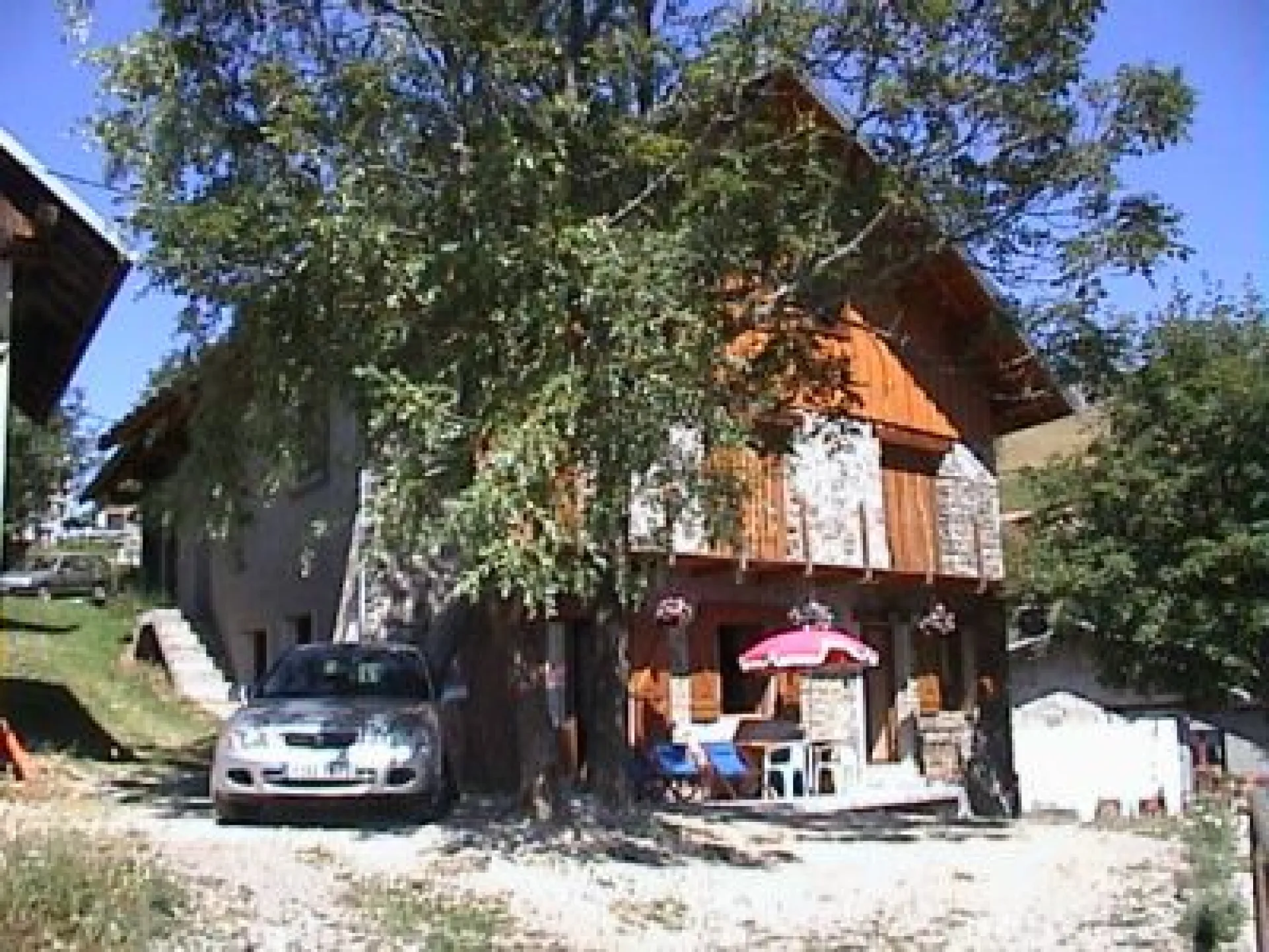Chalet indépendant un seul locataire expo plein sud sans vis à vis vue panoramique imprenable