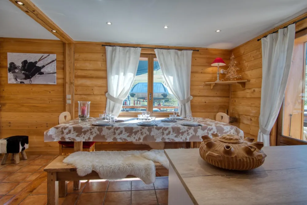 BIENVENUE AU COSY LODGE 
VUE MONTAGNE & PIED DE PISTES L'HIVER
