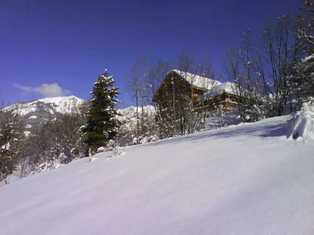 La source des ISSIROLS: un magnifique chalet idéalement situé qui vous apportera tout le confort dont vous revez aprés vos activités de la journée