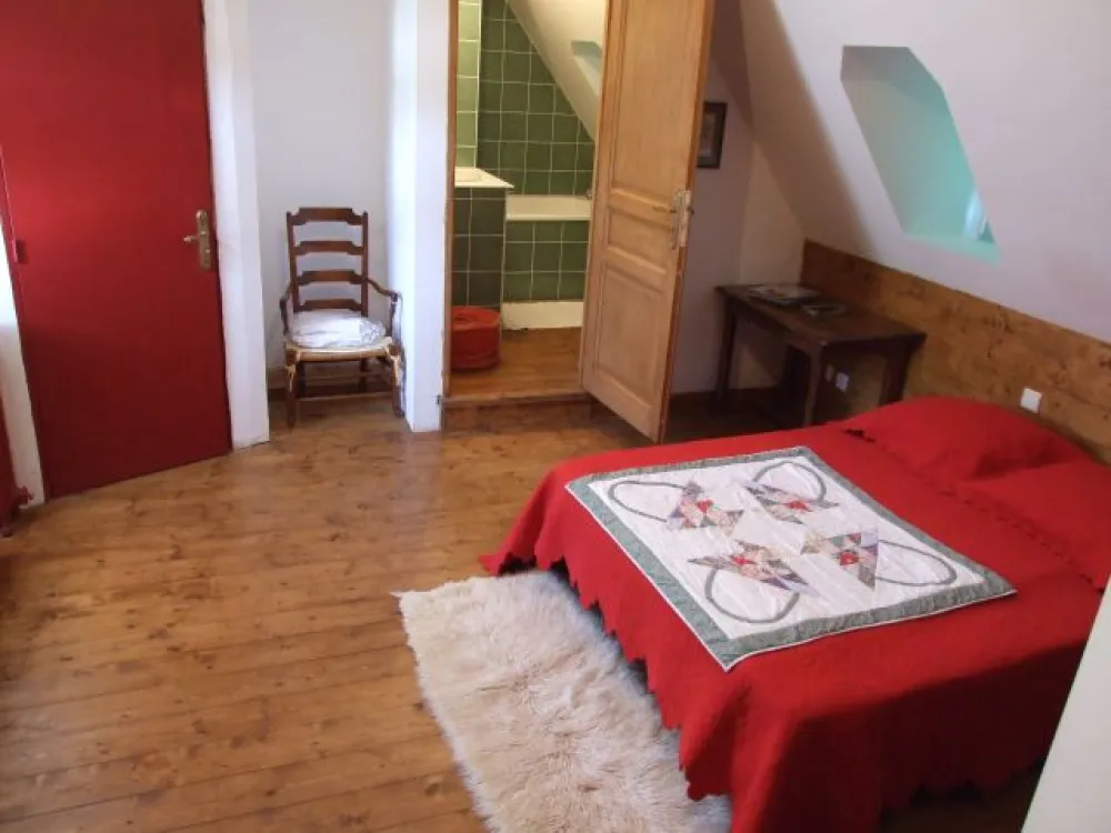 chambre avec salle de bain attenante