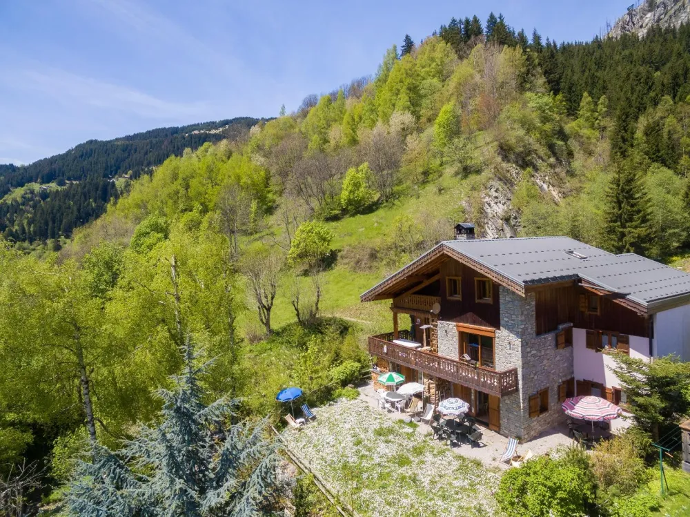 un écrin de verdure a proximité du village de champagny en vanoise...