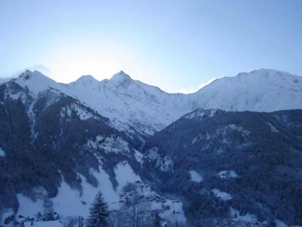 Levé de soleil sur la chaîne du Mont Blanc