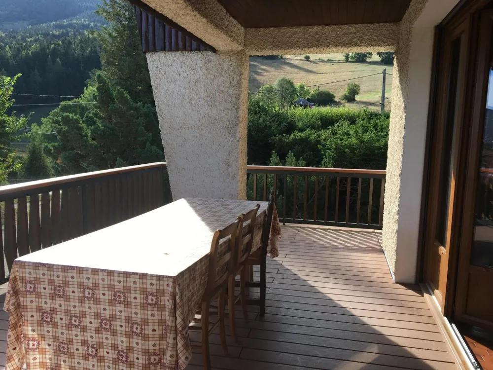 terrasse nord avec vue montagne