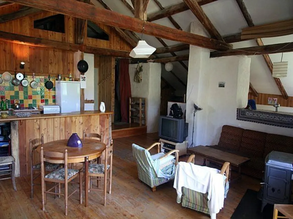 Vue d'ensemble salon-cuisine