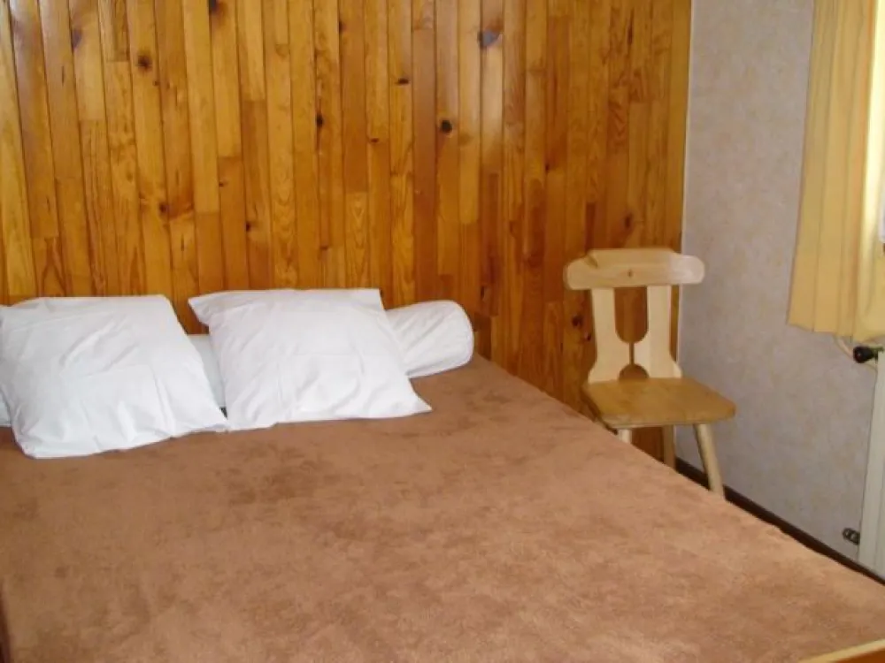 Chambre. Vue n°2. 1 Grand lit deux personnes