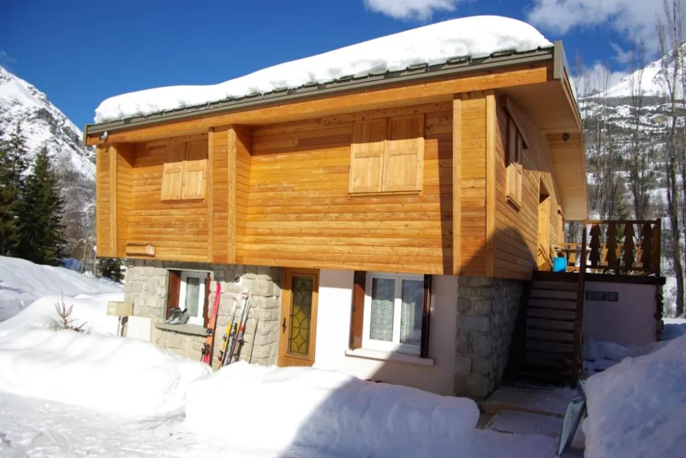 retour au chalet skis au pied pour une pause déjeuner !