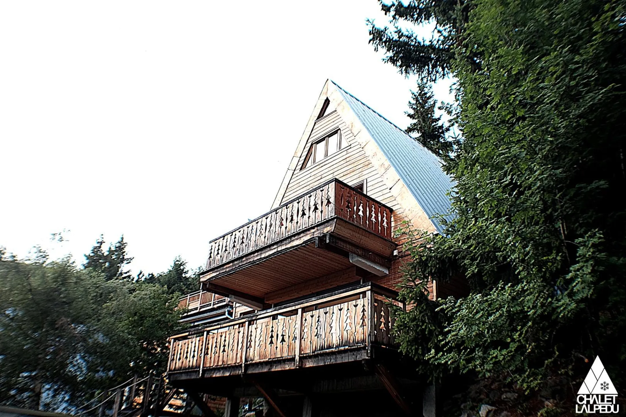 vue extérieure du chalet en été