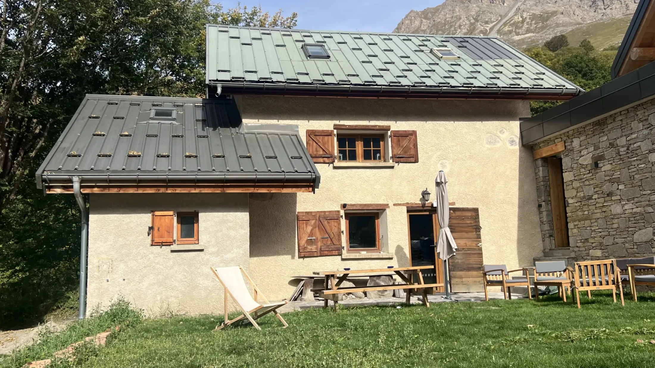 La terrasse et le pré du Grenier