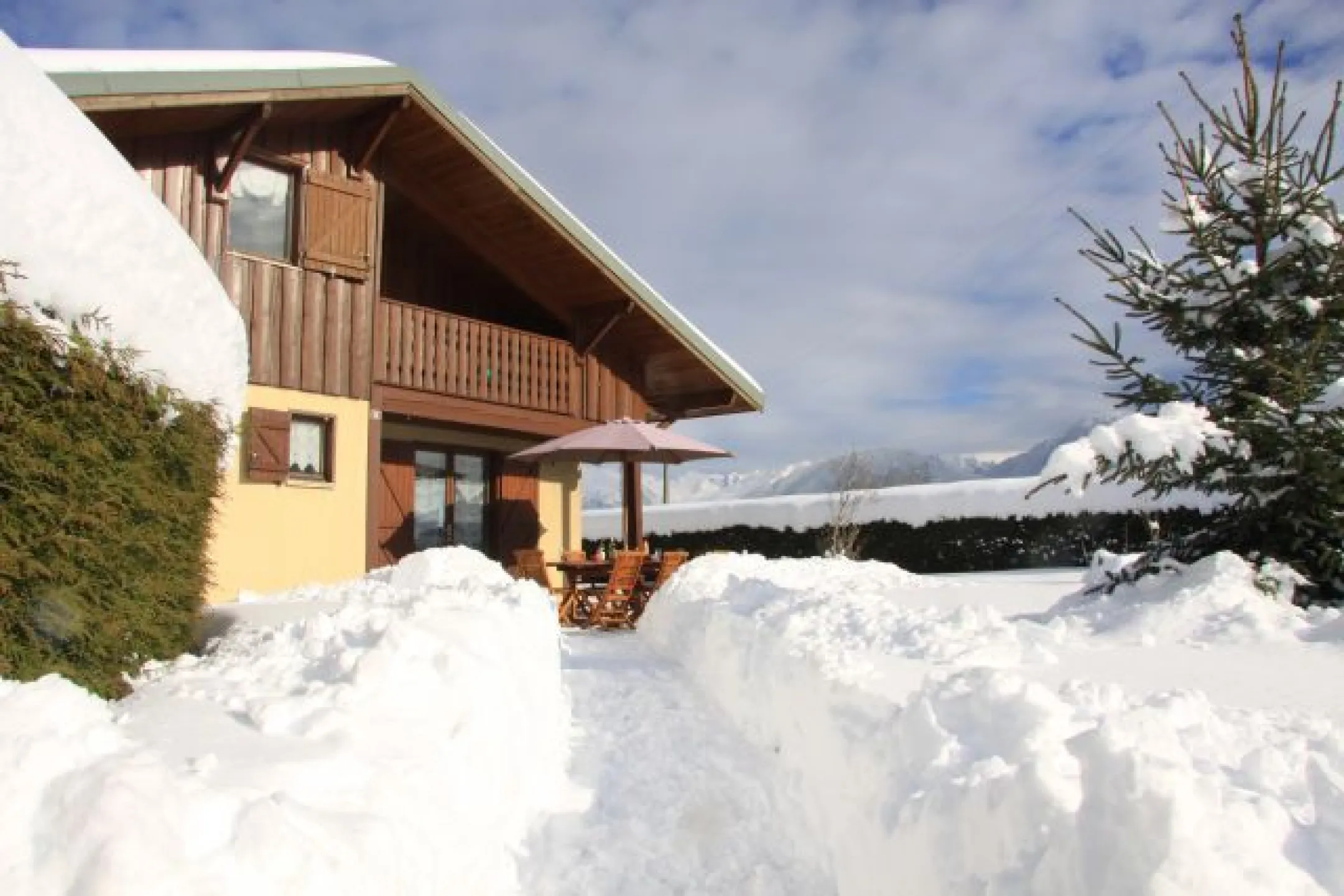 Profitez également de la terrasse avec le traditionnel vin chaud, après une dure journée de ski.