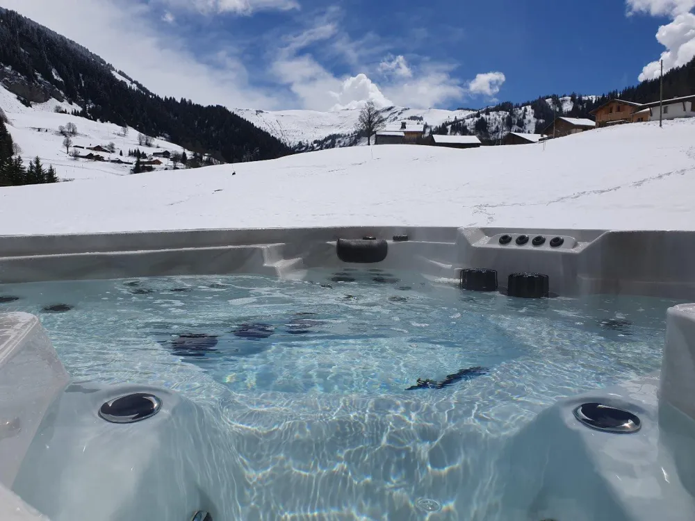 Spa à 38°C face au mont Vorès, le point haut de l'Espace Diamant 