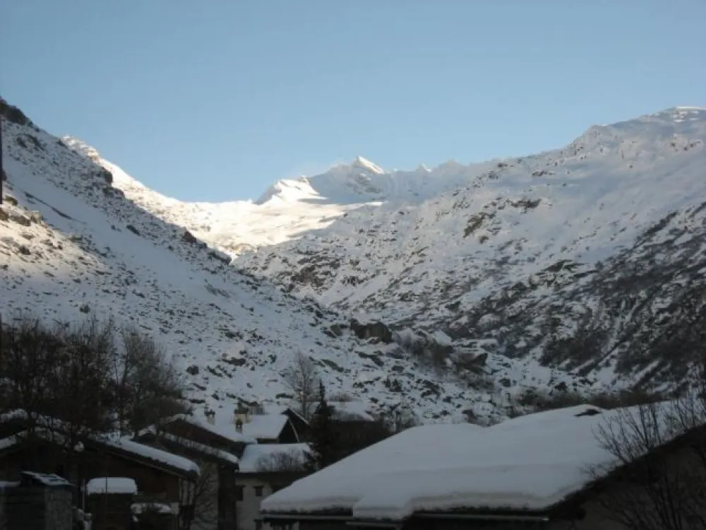 Vue vers le glacier du Moulinet (est), depuis la terrasse (janvier 2011)
