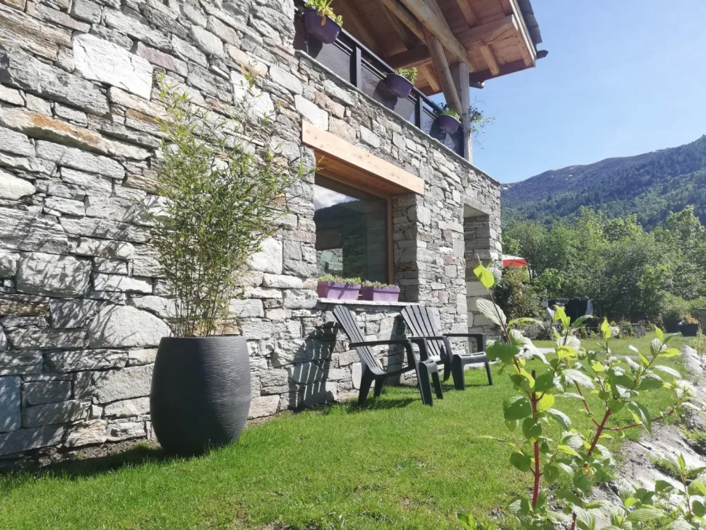Chalet le puisot luxueux avec sauna piscine avec vue imprenable sur les montagnes