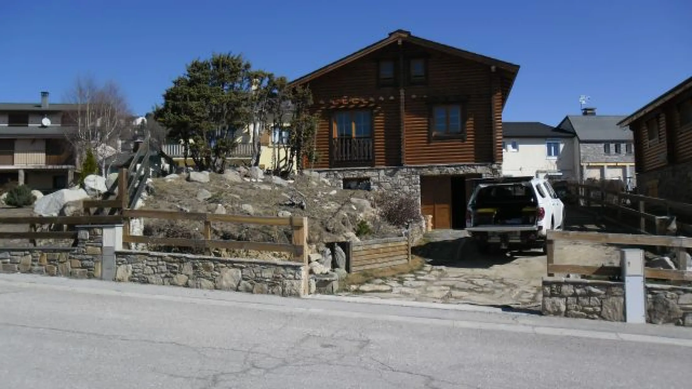 le chalet vu de la rue