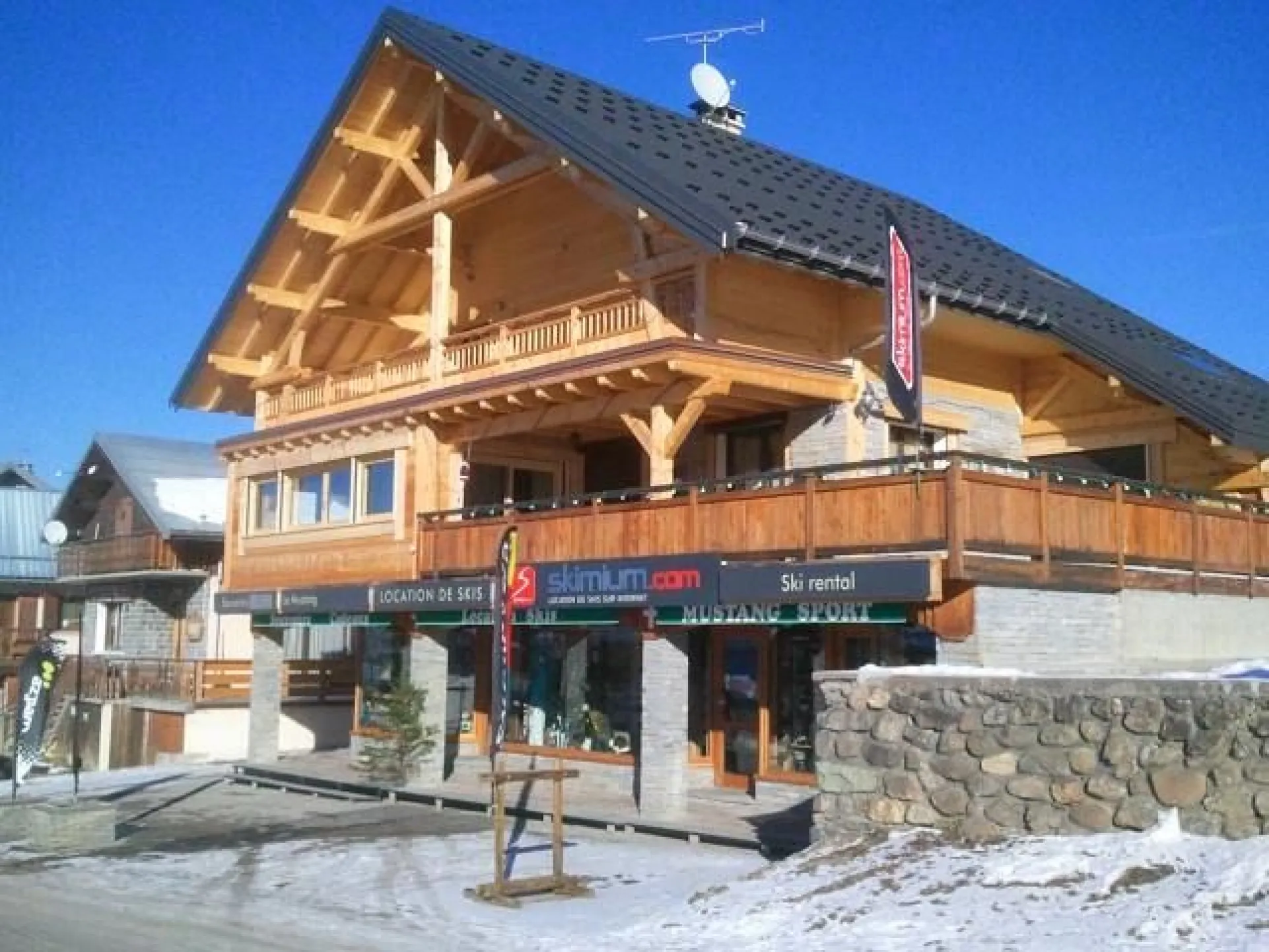 Notre partenaire pour la location du matériel de ski : le magasin le Mustang
Appartements également disponible dans le chalet du Mustang