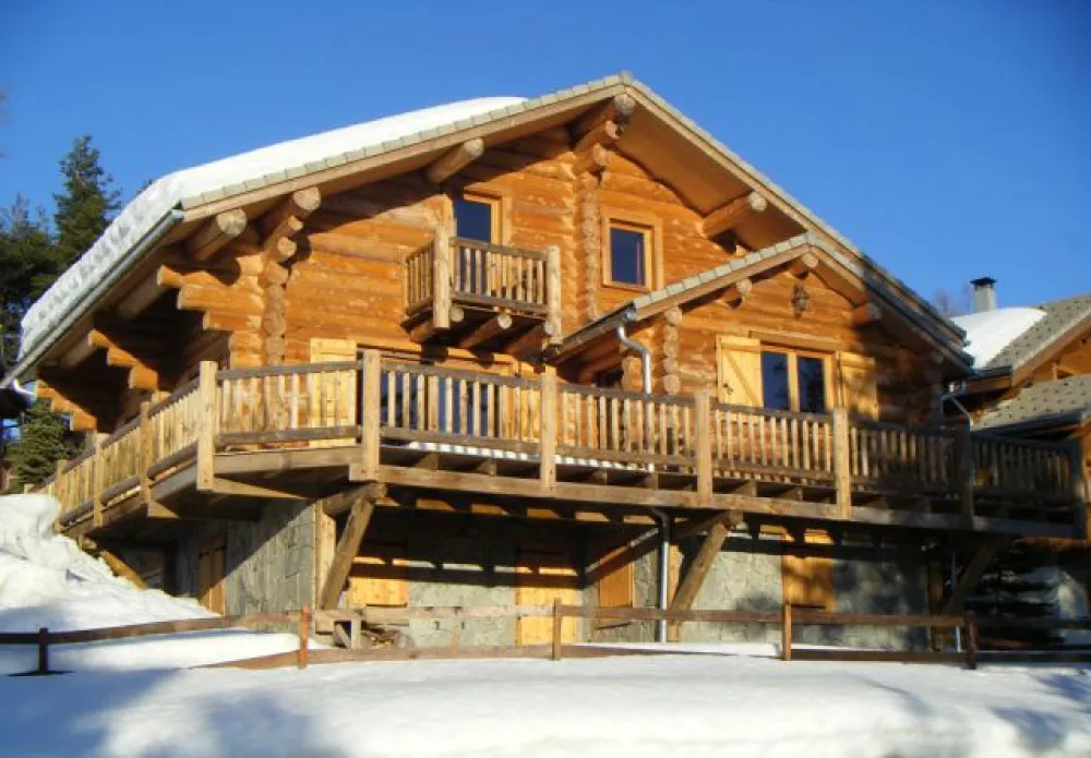 chalet "le Refuge" avec parking privé et garage, sans vis à vis, sur une parcelle isolée avec superbe vue sur le massif du Devoluy