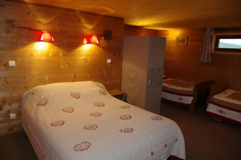 2ème chambre RDC  lit 140x190    2 lits 90x190
