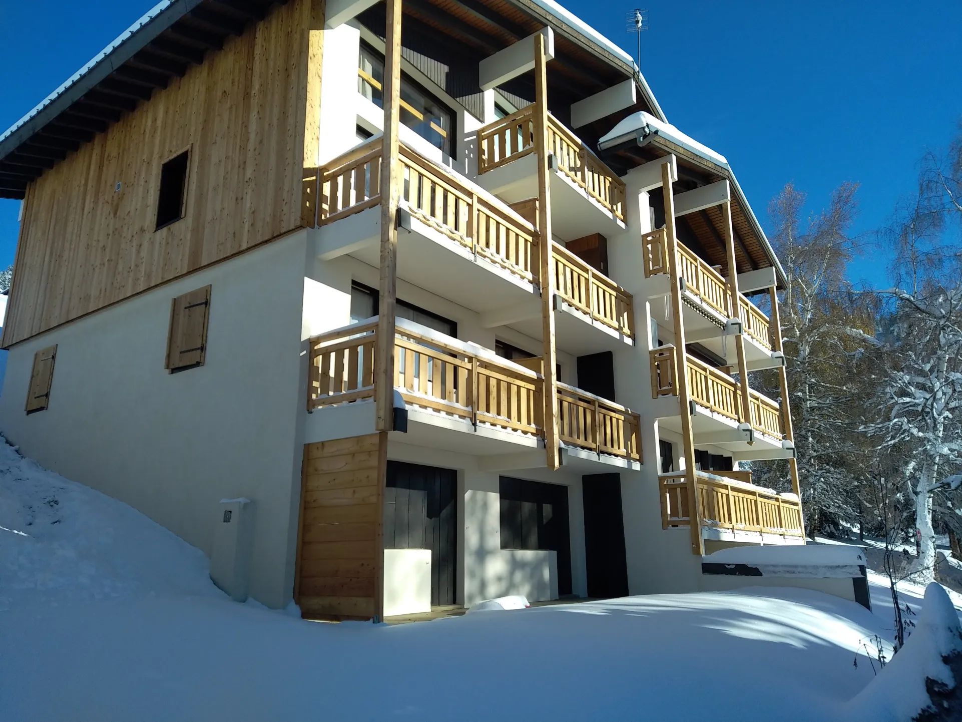 Appartement avec les 2 balcons haut de la deuxième rangée