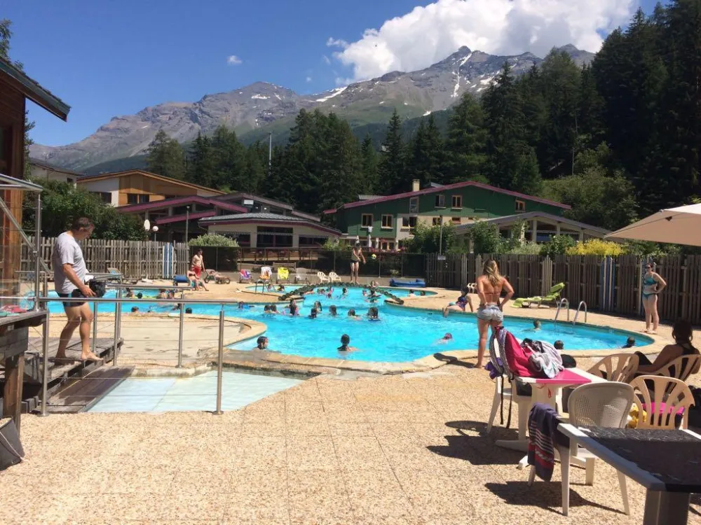 En été piscine à 16 kms SPA Va Fontaine à Lanslebourg