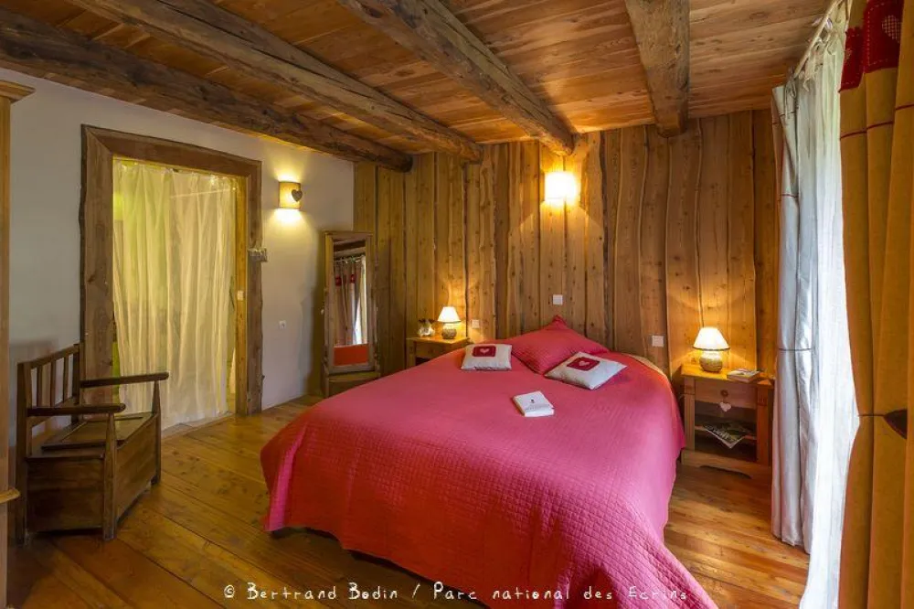 La Chambre avec sa salle d'eau accollée