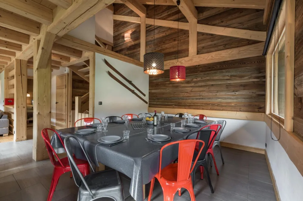Chalet la boule de gomme avec sauna, cheminée, luge devant le chalet vtt électriques