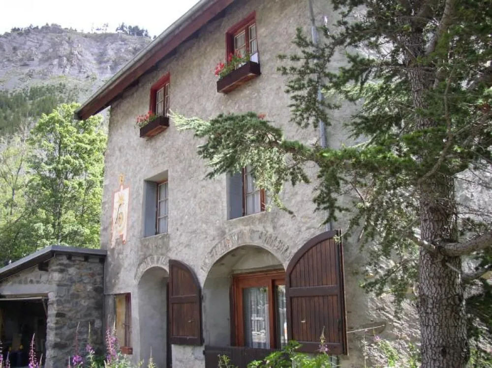 vue de la maison en arrivant en été