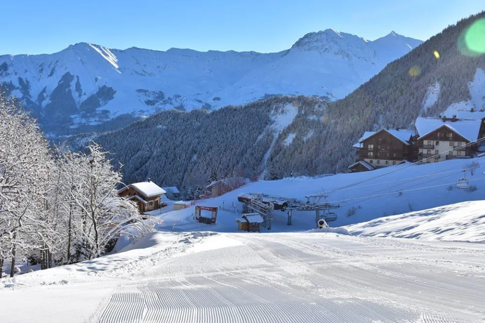 le chalet au pied des pistes et télésiège