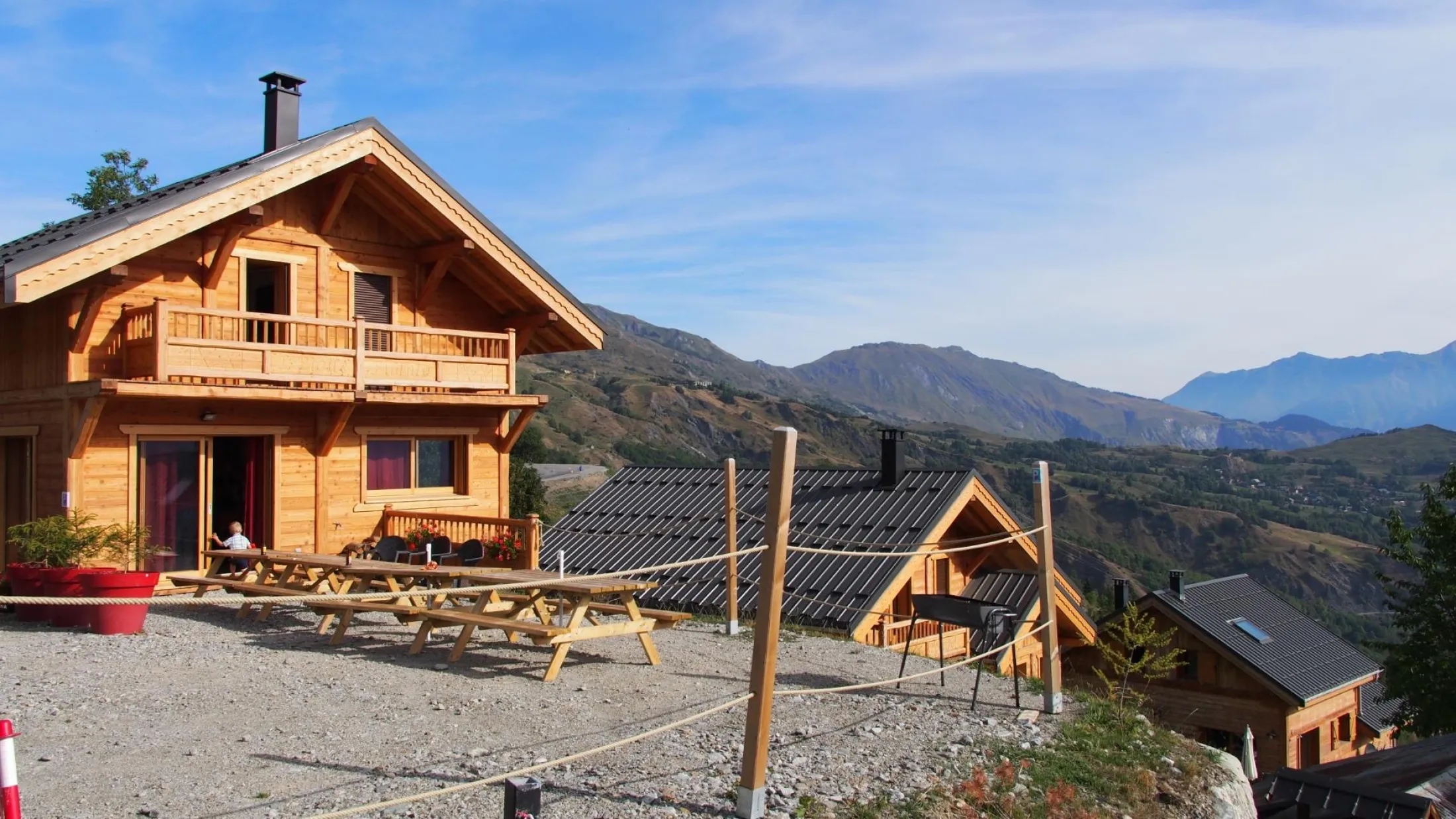 Chalet l'étoile filante face aux pistes, chalet de standing 15 personnes 6 chambres, 5 sdb, sauna