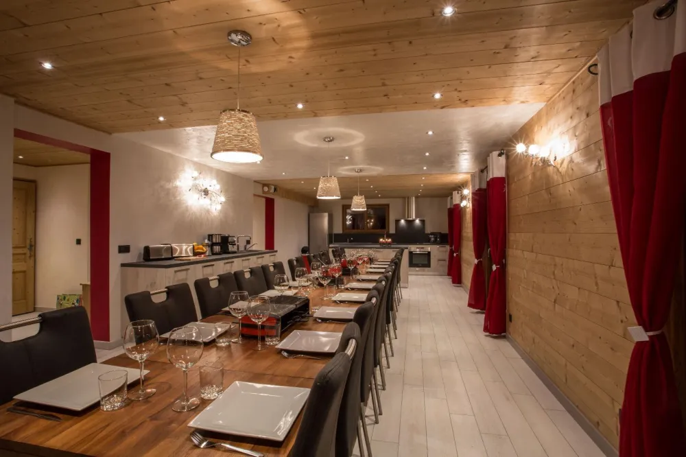 Salle à manger pour les 20 convives