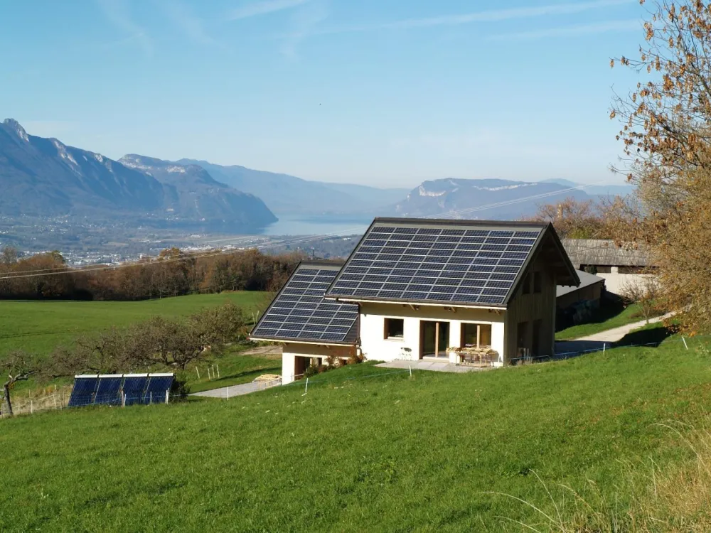 Le gîte et le lac du Bourget
