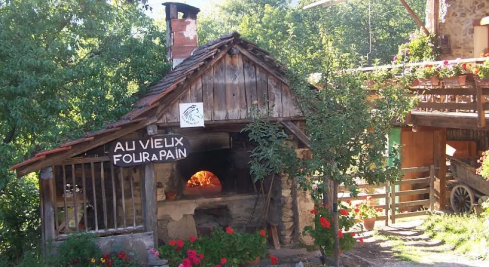 Au vieux four à pain, gîte spacieux, grand confort, ambiance pierre et bois 1 à 7 personnes
