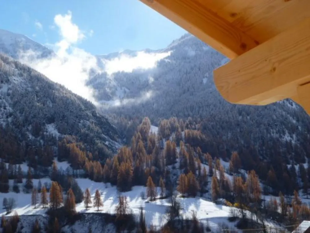 vue du balcon a l' étage 