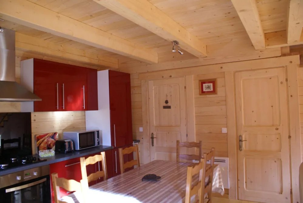 cuisine , appartement gauche du chalet .