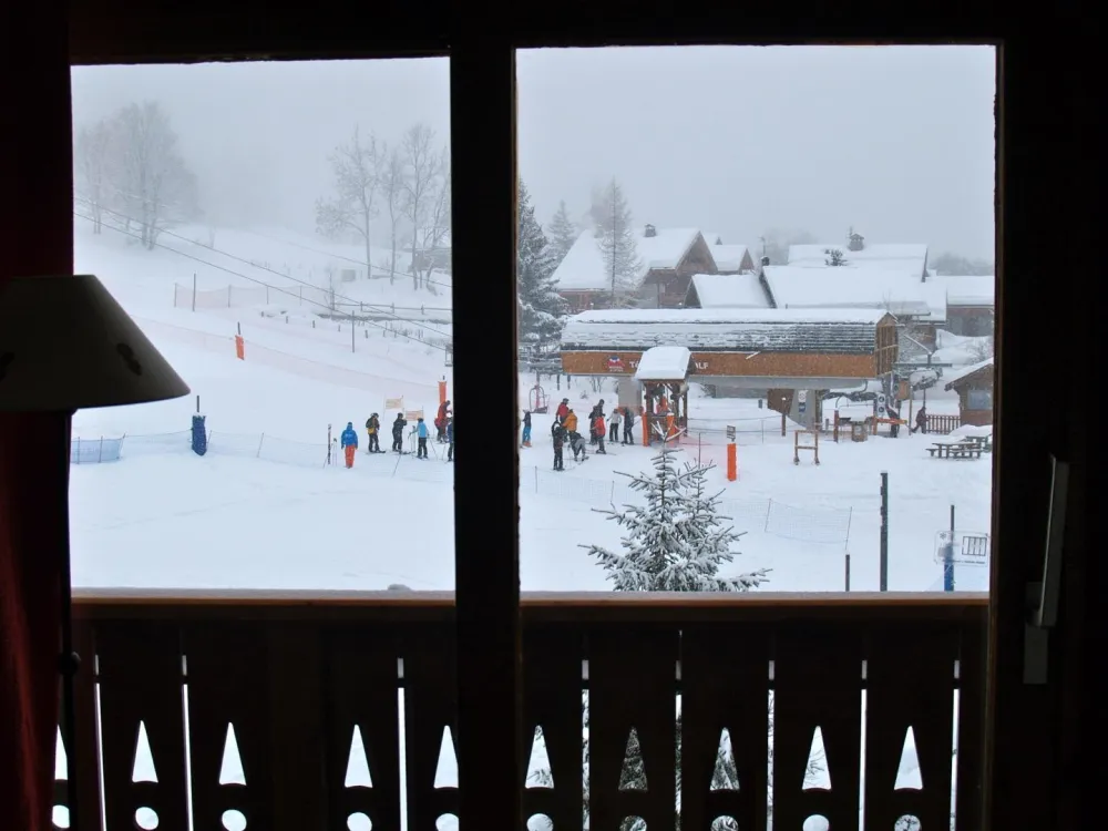 Du balcon :
Départ et Arrivée skis aux pieds!