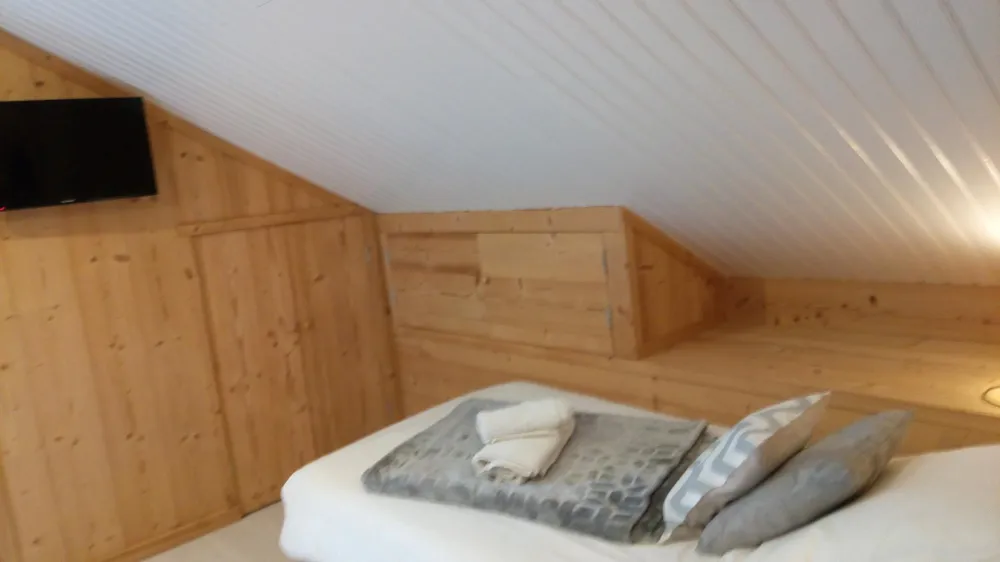 Autre chambre avec la télévision (écran plat)
1 lit en 140 et 1 lit en 90