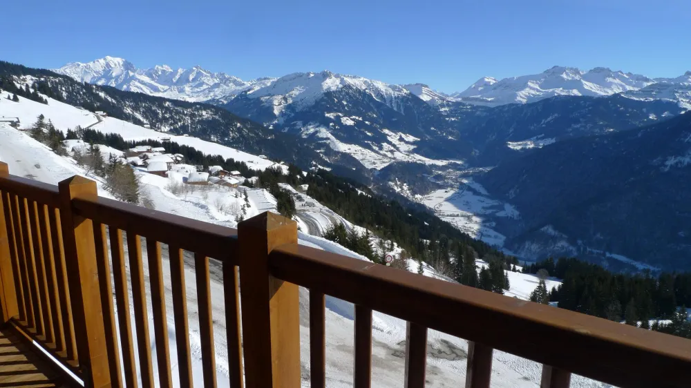 Vue du balcon vers la chaine du mont Blanc
